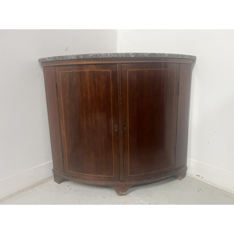 Meuble de coin en demi lune de style Louis XVI, XIX Siècle