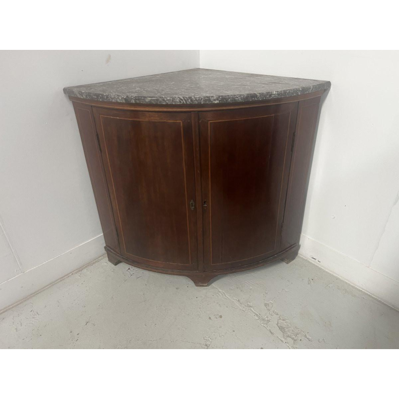 Meuble de coin en demi lune de style Louis XVI, XIX Siècle