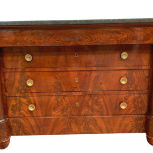 Commode d’époque Empire à colonnes détachées, acajou flammé, XIXᵉ siècle