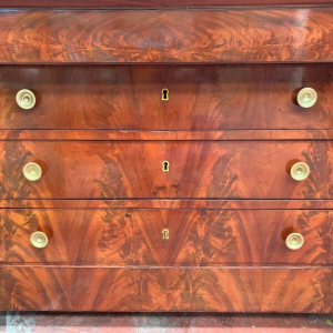 Empire period commode with detached columns, flame mahogany, 19th century