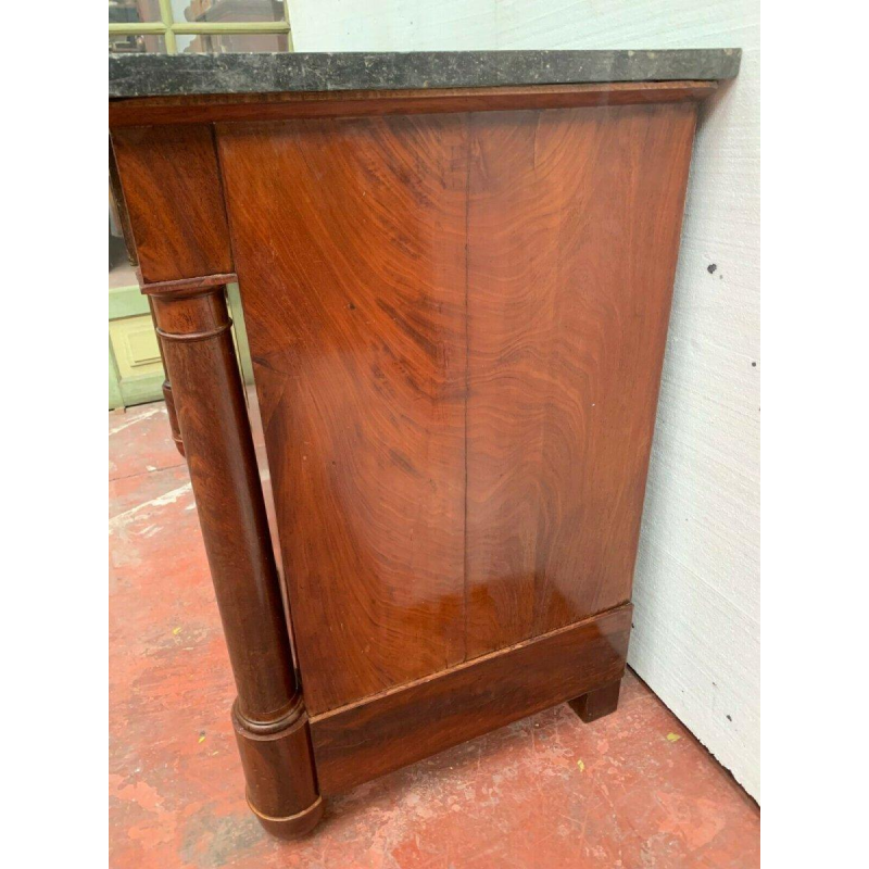 Commode d’époque Empire à colonnes détachées, acajou flammé, XIXᵉ siècle