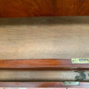 Commode d’époque Empire à colonnes détachées, acajou flammé, XIXᵉ siècle