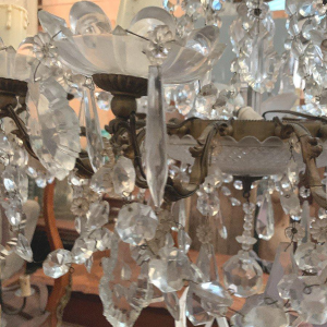 Lustre à pampilles à douze points de lumière, XXᵉ siècle