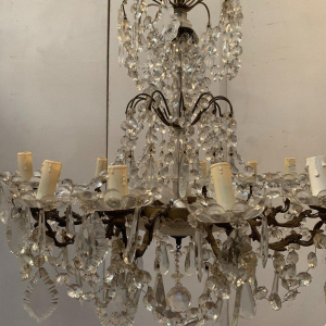 Lustre à pampilles à douze points de lumière, XXᵉ siècle