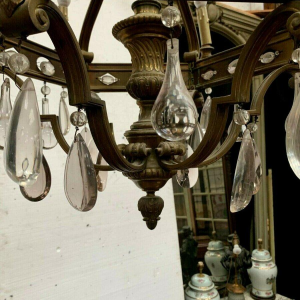 Lustre cage de style Renaissance en bronze et pendeloques de verre coloré, XIXᵉ siècle