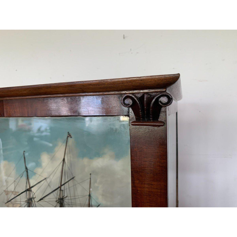 Antiek model van een driemastzeilschip in een vitrine, 19e eeuw.