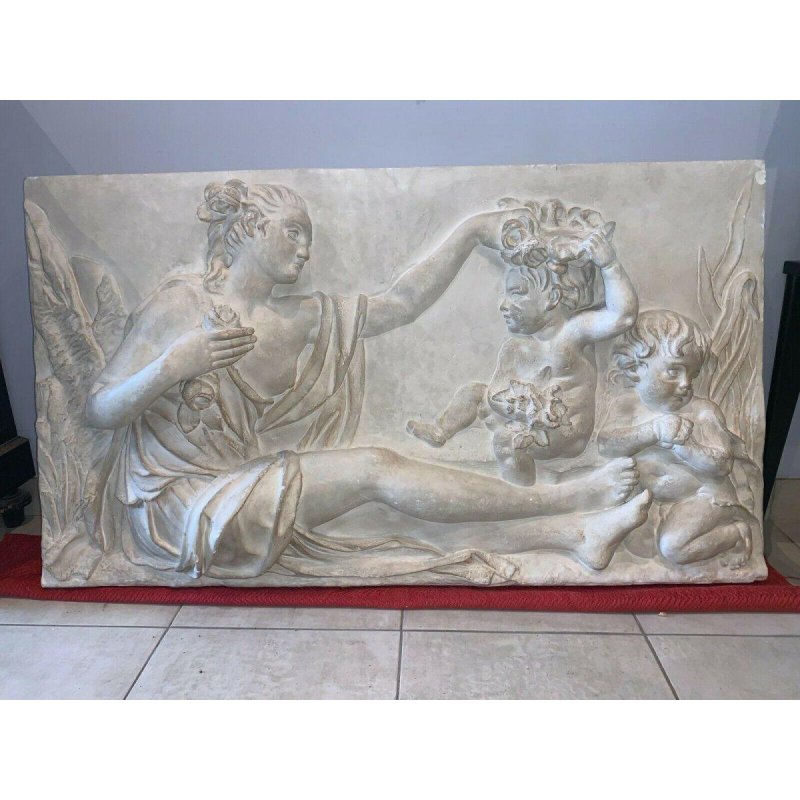 Bas relief en stuc à décor d’une scène à l’antique, XXᵉ siècle