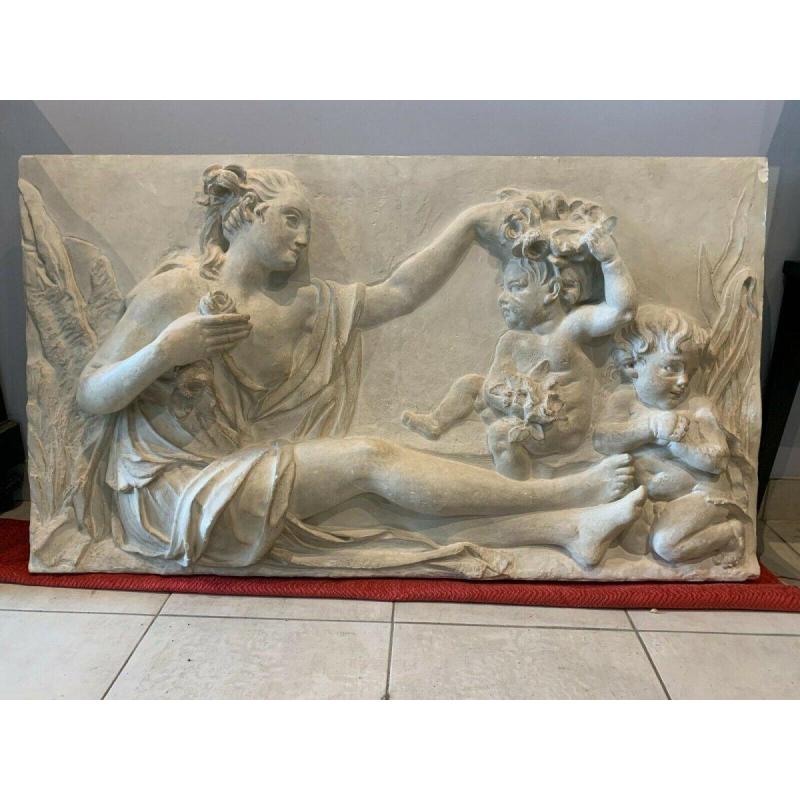 Bas relief en stuc à décor d’une scène à l’antique, XXᵉ siècle