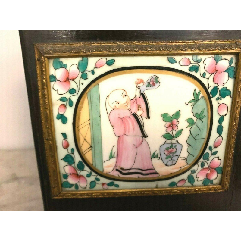 Cave à liqueur Napoléon III, plaques en porcelaine et marqueterie, XIXᵉ siècle