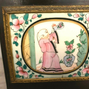 Cave à liqueur Napoléon III, plaques en porcelaine et marqueterie, XIXᵉ siècle