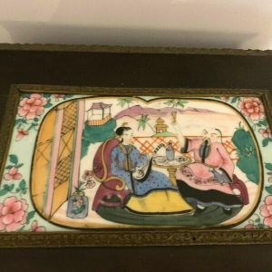 Drankkast uit de tijd van Napoleon III, porseleinen plaquettes en marqueterie, 19e eeuw.