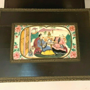 Drankkast uit de tijd van Napoleon III, porseleinen plaquettes en marqueterie, 19e eeuw.