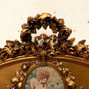 Miroir trumeau de style Louis XVI en bois et stuc doré, XXᵉ siècle