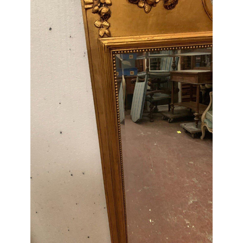 Trumeau-spiegel in Lodewijk XVI-stijl, vervaardigd uit hout en verguld stucwerk, 20e eeuw.