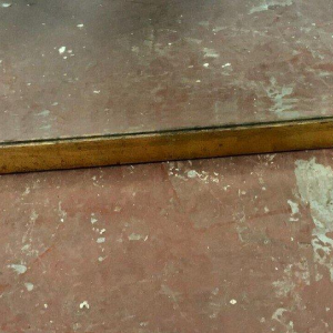 Miroir trumeau de style Louis XVI en bois et stuc doré, XXᵉ siècle