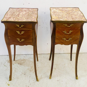 Pair of Louis XV style bedside tables in rosewood veneer, 20th century