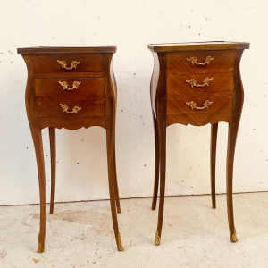 Pair of Louis XV style bedside tables in rosewood veneer, 20th century