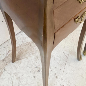 Pair of Louis XV style bedside tables in rosewood veneer, 20th century