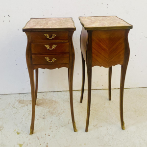 Pair of Louis XV style bedside tables in rosewood veneer, 20th century