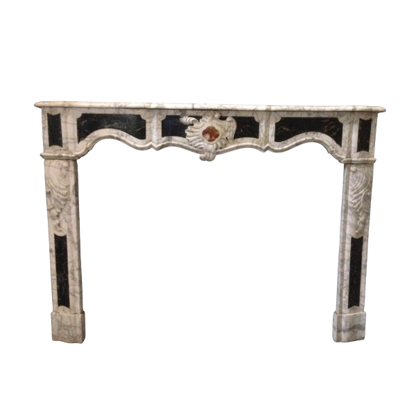 Provençal fireplace, jambs with sculpted details, shell motif, 18th century