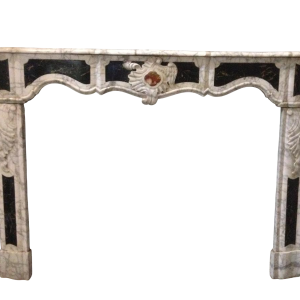 Provençal fireplace, jambs with sculpted details, shell motif, 18th century