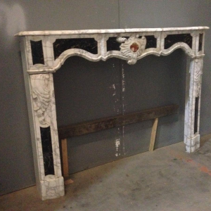 Provençal fireplace, jambs with sculpted details, shell motif, 18th century