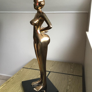 Bronzen sculptuur "Mademoiselle Gong" van Laszlo Tibay