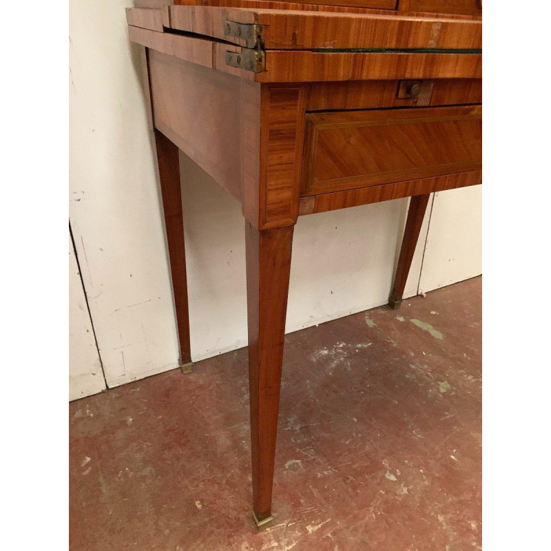 Bureau de dame en bois de rose de style Louis XVI, XIXᵉ siècle