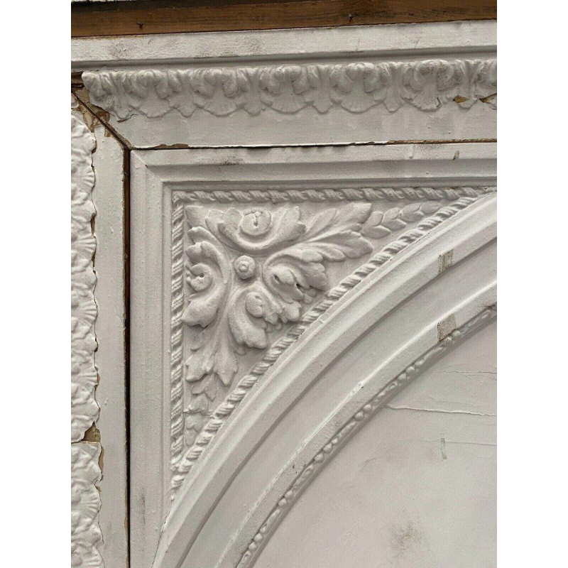 Deurfronton, decoratief paneel van hout en gepatineerd stucwerk, 19e eeuw