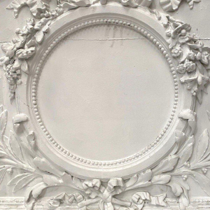 Fronton de porte, panneau décoratif en bois et stuc patiné, XIXᵉ siècle