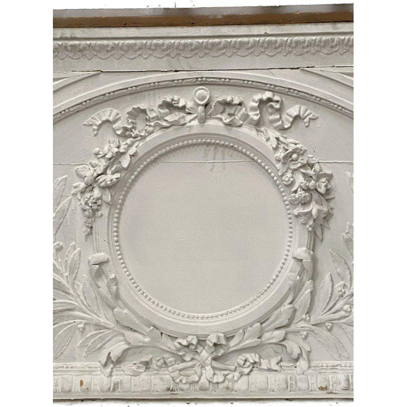 Deurfronton, decoratief paneel van hout en gepatineerd stucwerk, 19e eeuw