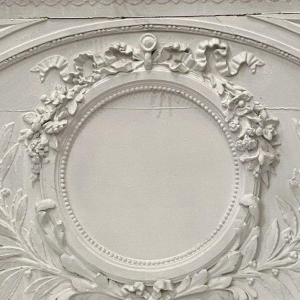 Fronton de porte, panneau décoratif en bois et stuc patiné, XIXᵉ siècle