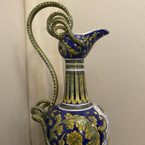 Grifo Deruta, grande jarre en céramique, anse formée de serpents, Italie XXe siècle