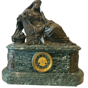 Imposante pendule en bronze et marbre, J. Feuchère, éditeur Gauthier, XIXᵉ siècle