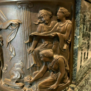 Een imposante bronzen en marmeren klok, van J. Feuchère, uitgegeven door Gauthier, 19e eeuw.