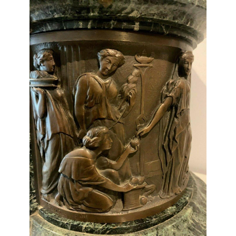 Een imposante bronzen en marmeren klok, van J. Feuchère, uitgegeven door Gauthier, 19e eeuw.