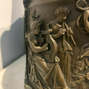 Imposante pendule en bronze et marbre, J. Feuchère, éditeur Gauthier, XIXᵉ siècle