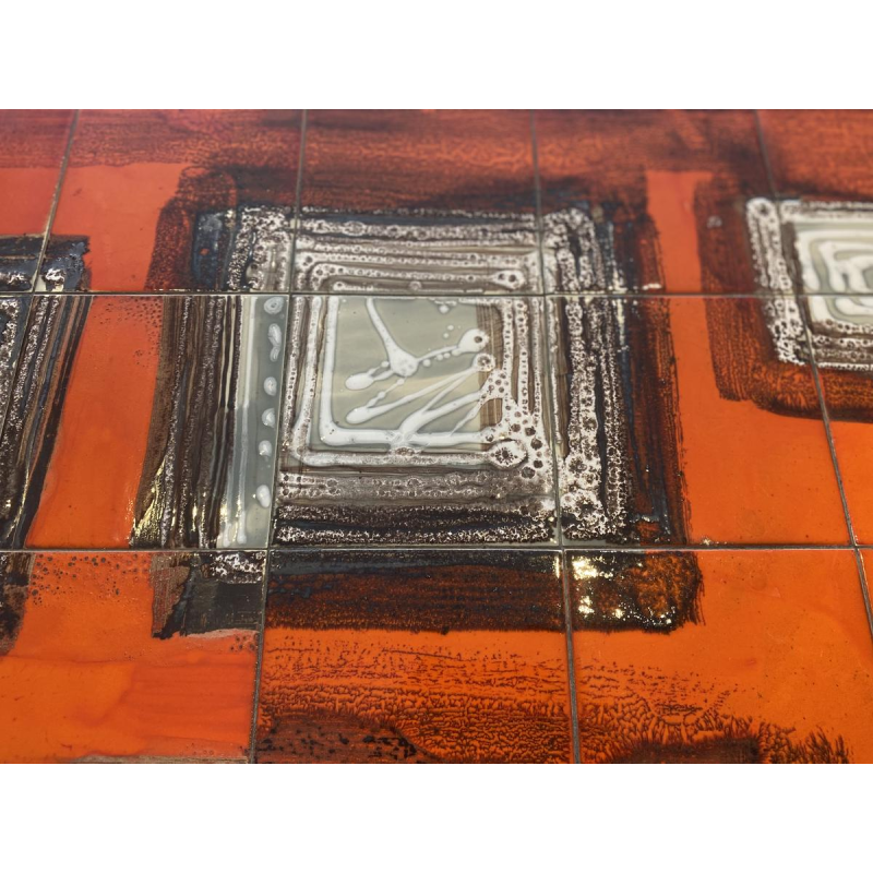 Table basse en céramique orange, pieds cylindriques en acier chromé, années 1960