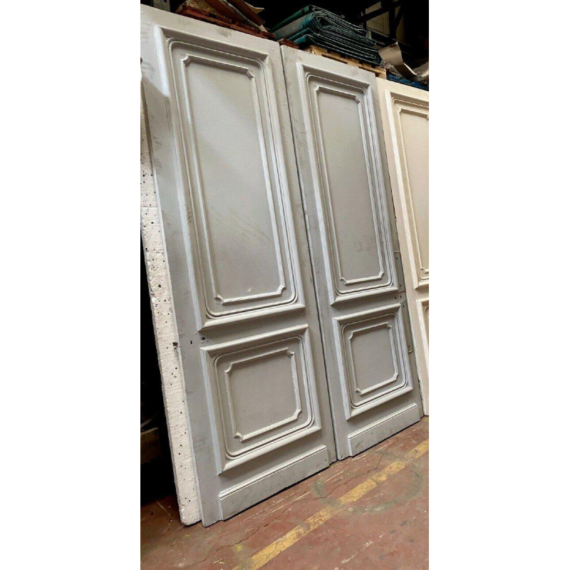 Suite de cinq portes Haussmanniennes moulurées à double faces, XIXᵉ siècle