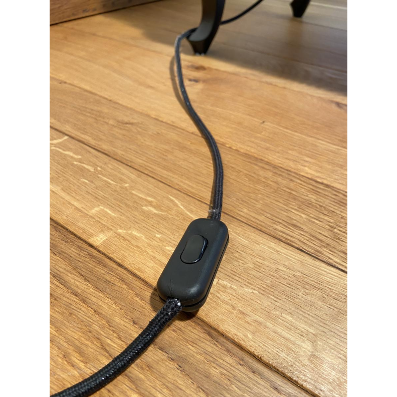 Staande lamp/leeslamp van hout en fineer met oranje lampenkap, circa 1950.