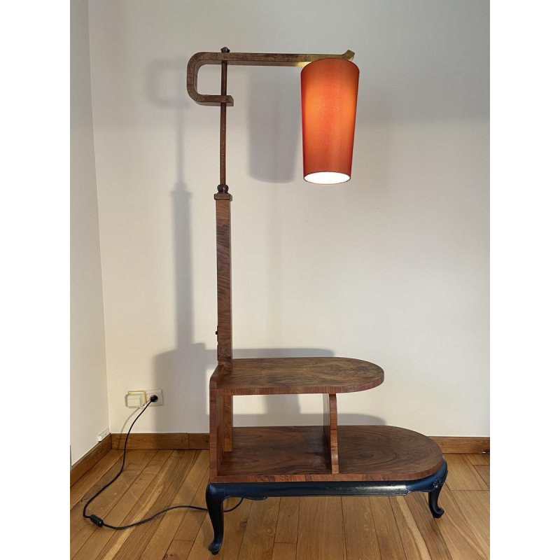 Staande lamp/leeslamp van hout en fineer met oranje lampenkap, circa 1950.