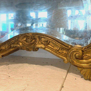 Miroir de style Louis XV Rocaille en bois et stuc doré, début XXᵉ siècle