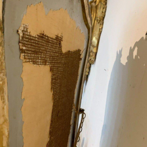 Miroir de style Louis XV Rocaille en bois et stuc doré, début XXᵉ siècle