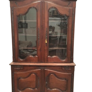 Buffet en deux corps Louis XV en noyer massif, XVIIIᵉ siècle