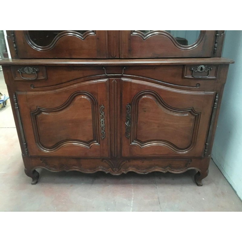 Buffet en deux corps Louis XV en noyer massif, XVIIIᵉ siècle