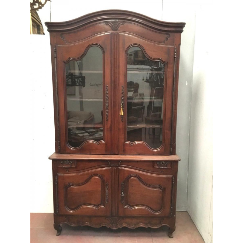 Buffet en deux corps Louis XV en noyer massif, XVIIIᵉ siècle