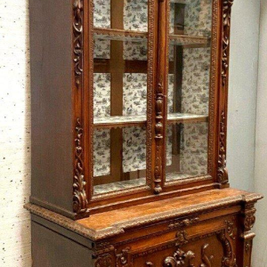 Vitrine deux corps de style Renaissance, noyer massif, époque Napoléon III, fin XIXe siècle