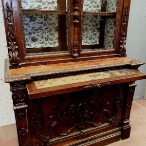 Vitrine deux corps de style Renaissance, noyer massif, époque Napoléon III, fin XIXe siècle