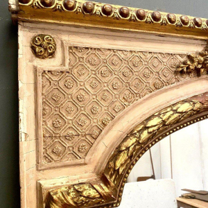 Miroir de style Louis XV en bois et stuc doré et patiné, XIXᵉ siècle