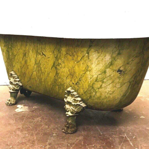 Geëmailleerd gietijzeren bad, imitatiemarmeren patina, klauwpoten, 19e eeuw